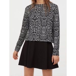 H&M Divided Snake Print Cropped Sweatshirt